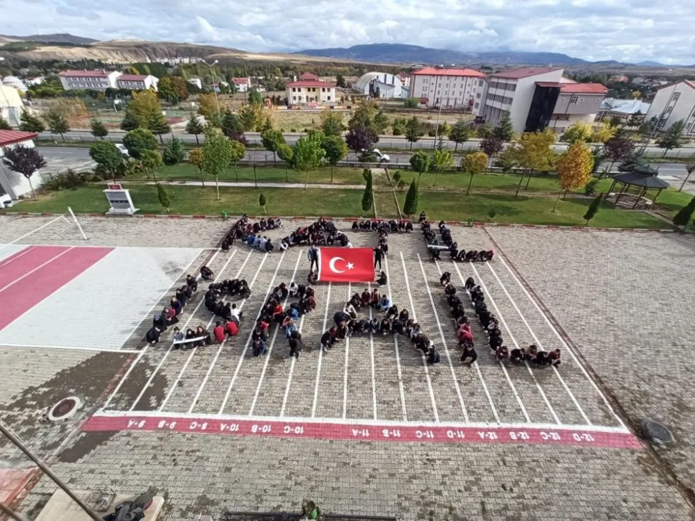 Bedenleriyle ‘Katil İsrail’ yazarak tepki gösterdiler