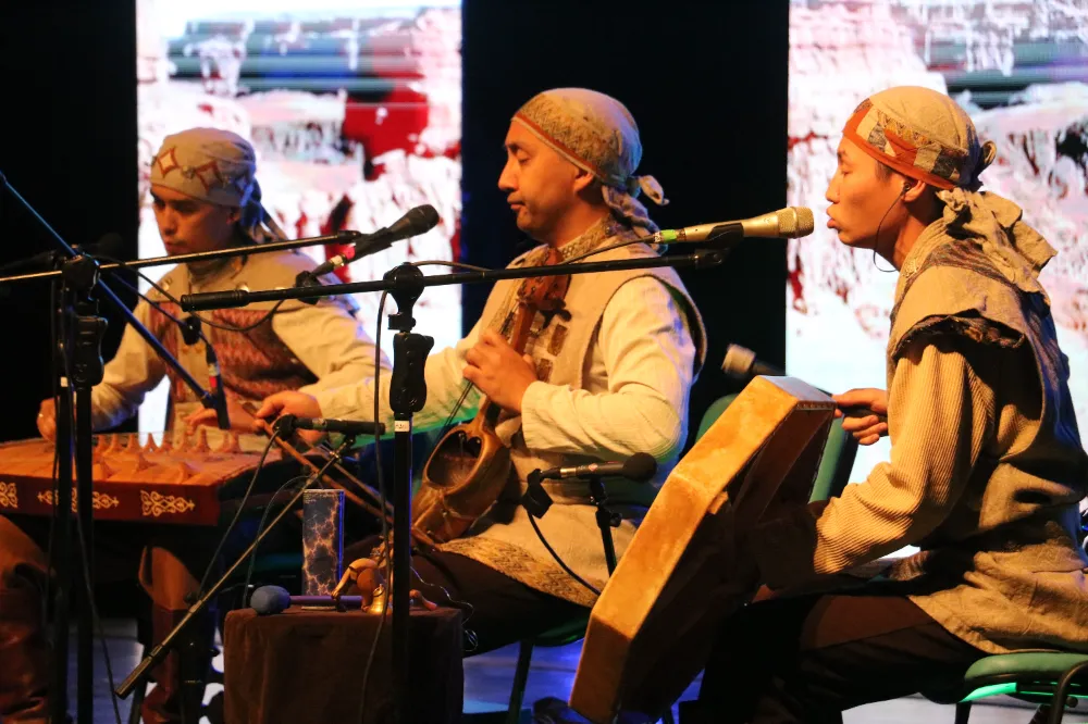Türk dünyasının önemli müzik grubu Sivas’ta sahne aldı