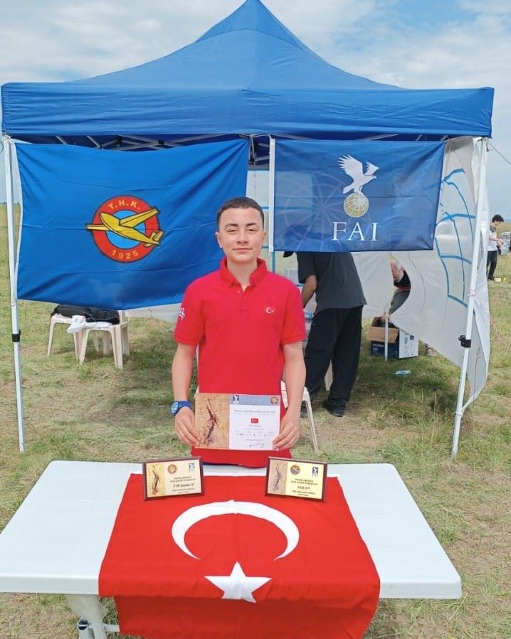 FAI Dünya kupasını Sivaslı sporcu kaldırdı