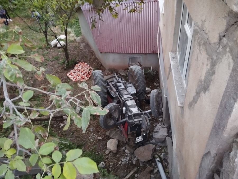 6 metreden evin bahçesine uçtu: 2 ölü
