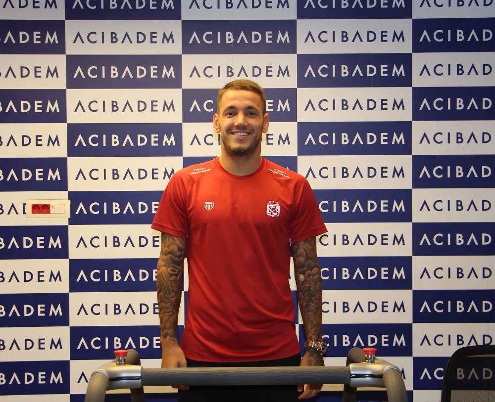 Sivasspor’da Rey Manaj, sağlık kontrolünden geçti