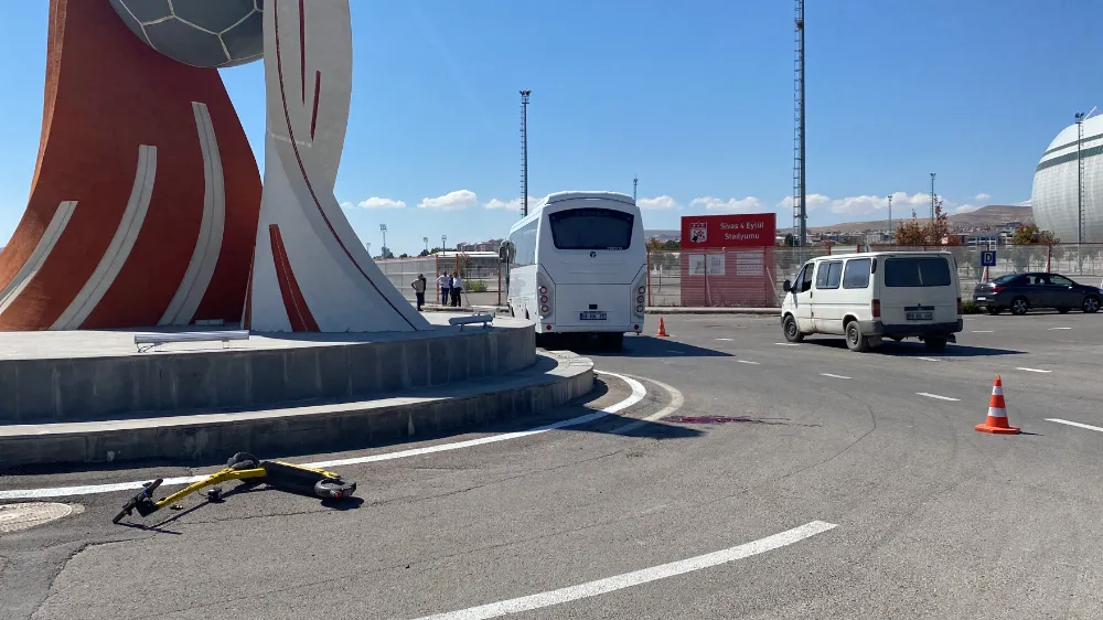 Sivas’ta scooter kullanan çocuk ile minibüs çarpıştı: 1 ölü