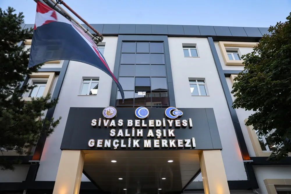 Salih Aşık Gençlik Merkezi hizmete açıldı