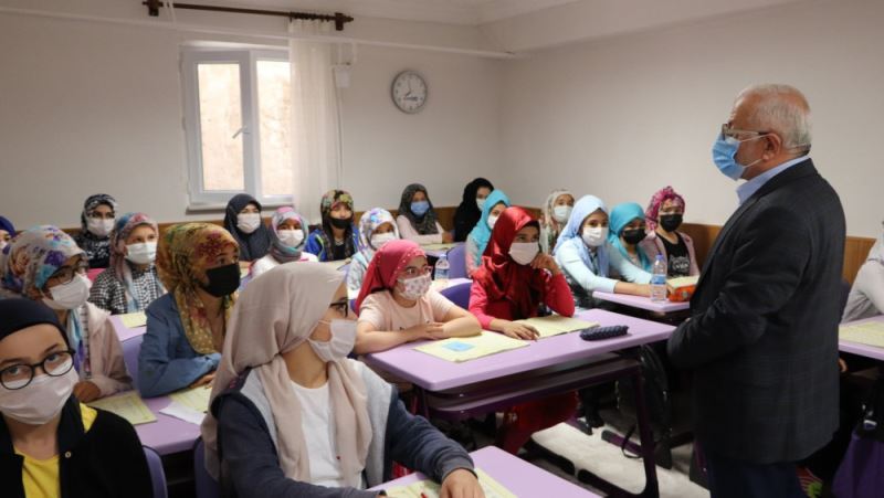 Camiler çiçek açtı