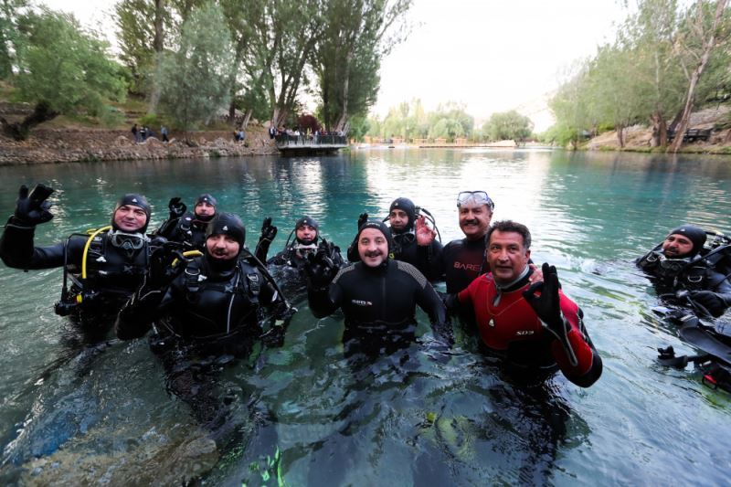 Bakan Varank, bozkırın nazar boncuğuna tüple daldı