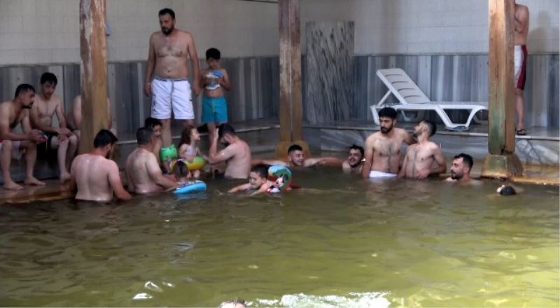 Kavurucu sıcaktan bunalanlar oraya akın ediyor