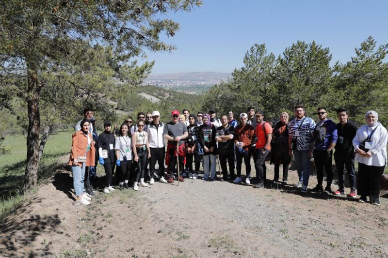 Başkan Bilgin, doğa yürüyüşü ve çevre temizliğine katıldı