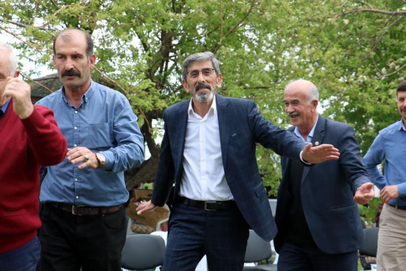 Dünya çiftçiler günü halaylarla kutlandı