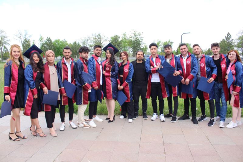 Geleceğin iletişimcileri mezuniyet töreninde buluştu