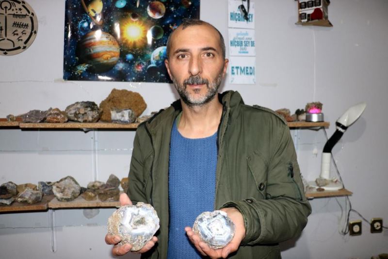 Kiraya vermediği evini taş müzesine dönüştürdü