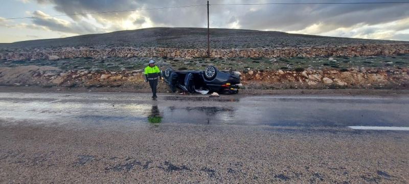 Kontrolden çıkan araç takla attı: 3 kişi yaralandı