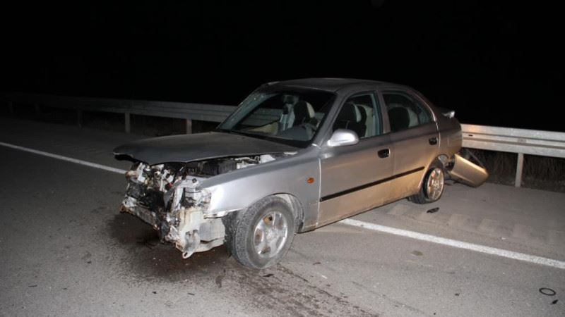 Lastiği patlayan araç sürücüsü kaza yaptı, 5 yaralı