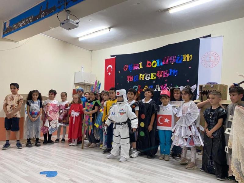 Öğrencilerin geri dönüşüm çalışmaları büyük ilgi gördü