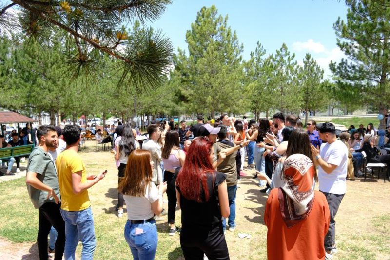 SCÜ mezunlarından pideli veda