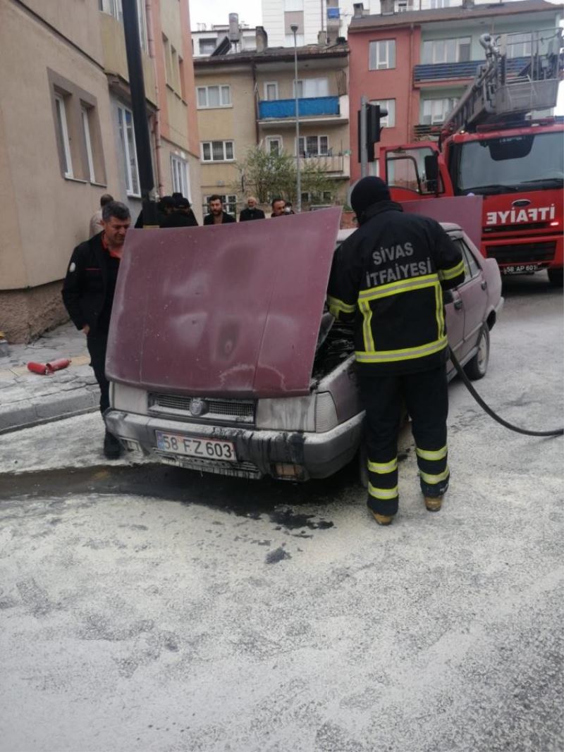 Seyir halindeki araç alev aldı