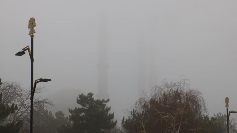 Sivas sisli bir sabaha uyandı