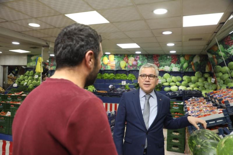 Sivas Valisi Şimşek, halkın arasına karıştı