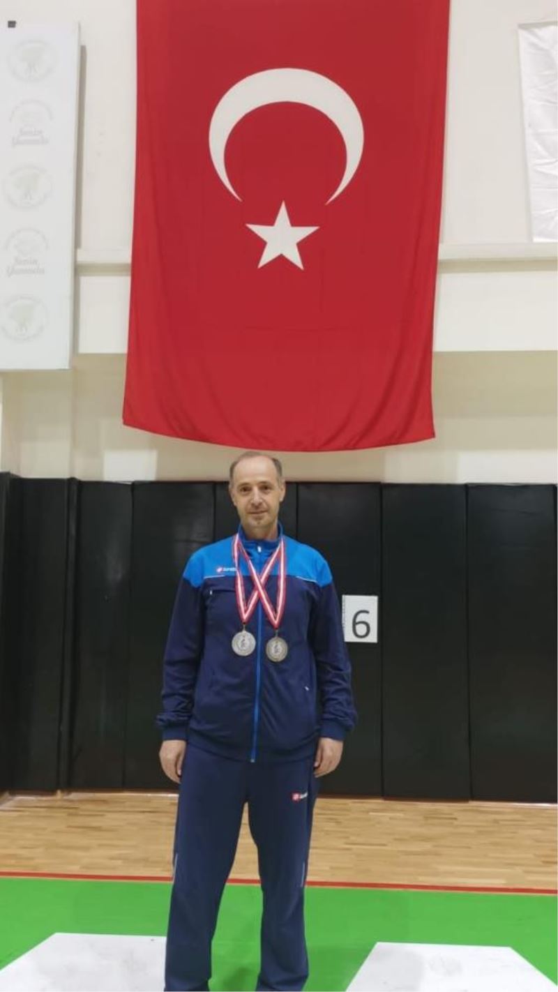 Sivas’lı sporcu 3 madalya ile döndü
