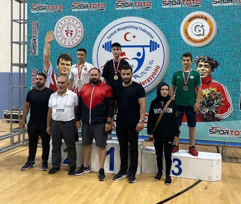 Sivaslı sporcu Halterde Türkiye şampiyonu oldu