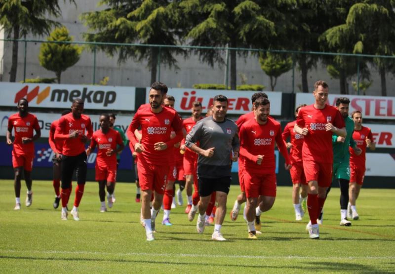 Sivasspor’da Çalımbay ve 6 futbolcunun sözleşmesi sona eriyor