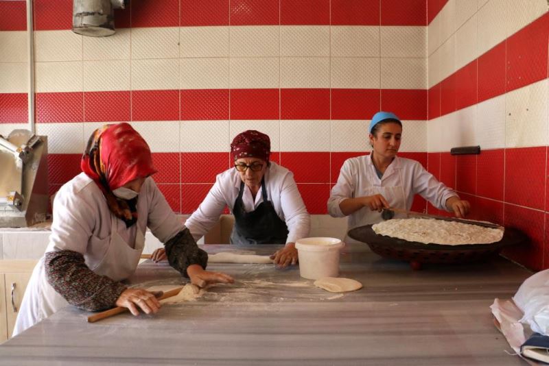 Sivas’ta 5 bin yıllık sistemde ekmek üretti, talepleri yetiştiremiyor