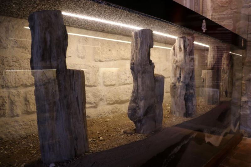 Sivas’ta 751 yıllık büyüleyici eseri kazıklar ayakta tuttu