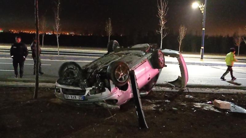 Direksiyon hakimiyetini kaybeden sürücü takla attı, 1 kişi yaralandı