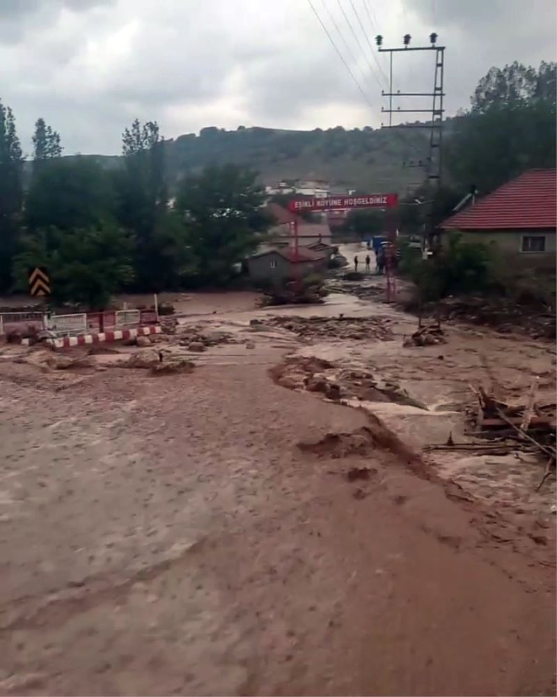 Sivas’ta kuvvetli yağış hasara neden oldu