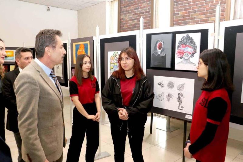 Sivas’ta “Pandemiye Veda” sergisi açıldı