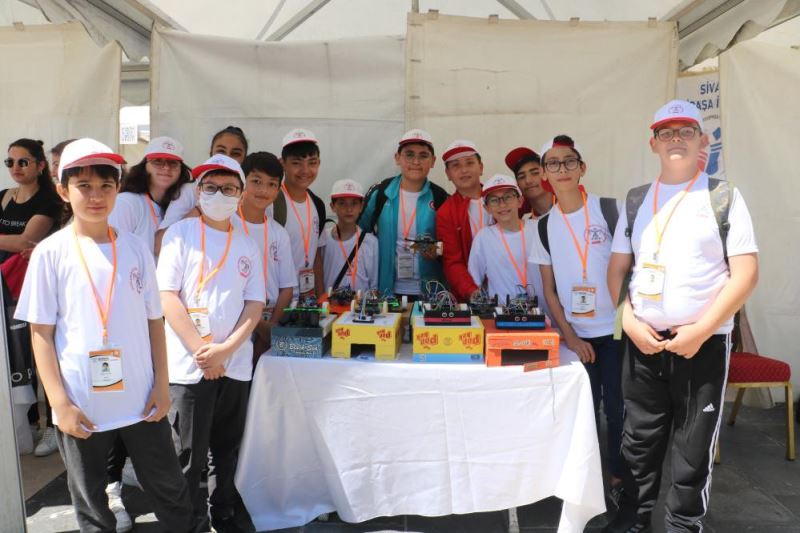 Sivas’ta yapay zeka ve robotlar yarıştı