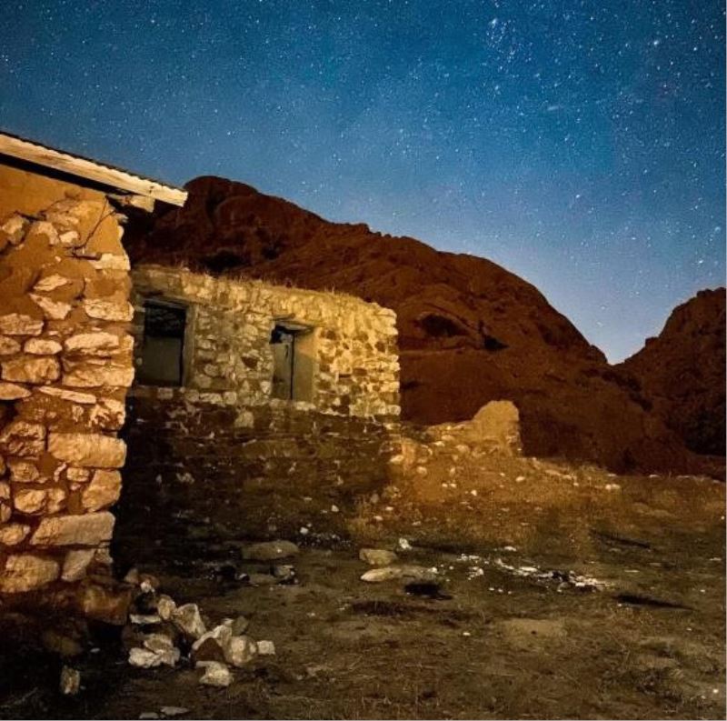 Terk edilmiş köyde çektiği video rekor kırdı