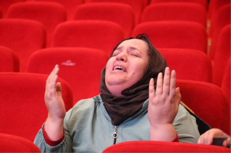 TOKİ kurasında adını duyunca gözyaşlarına hakim olamadı