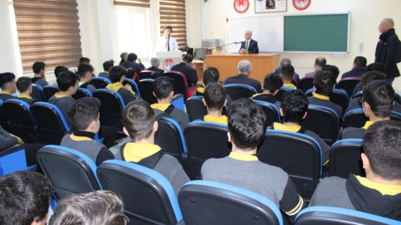 Vali Doğan, mezun olduğu okulda öğrencilerle sohbet etti