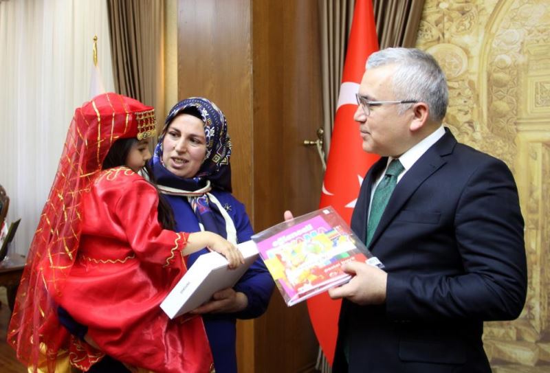 Vali Şimşek gündem olan Sivaslı Hira