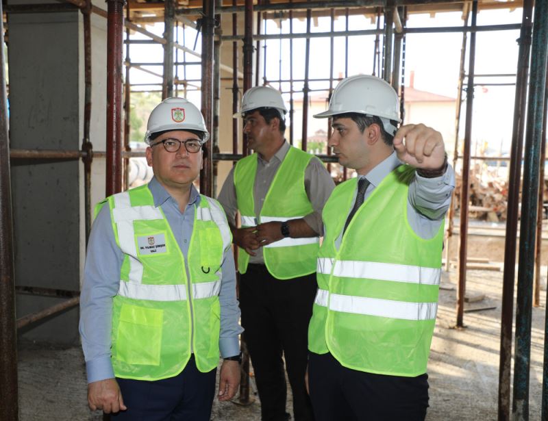 Vali Şimşek, ilçe gezilerini sürdürüyor